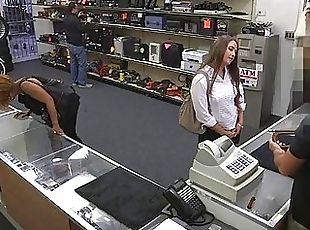 Big butt amateur nailed at the pawnshop